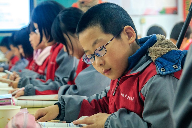 จีนผ่านกฎหมายการศึกษา มุ่งหวังลดความเครียดของเด็ก